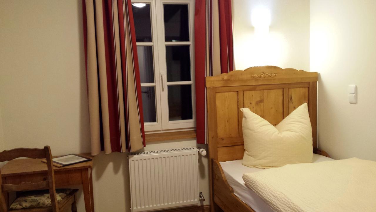 Fachwerk-hotel Eisenbart酒店3*